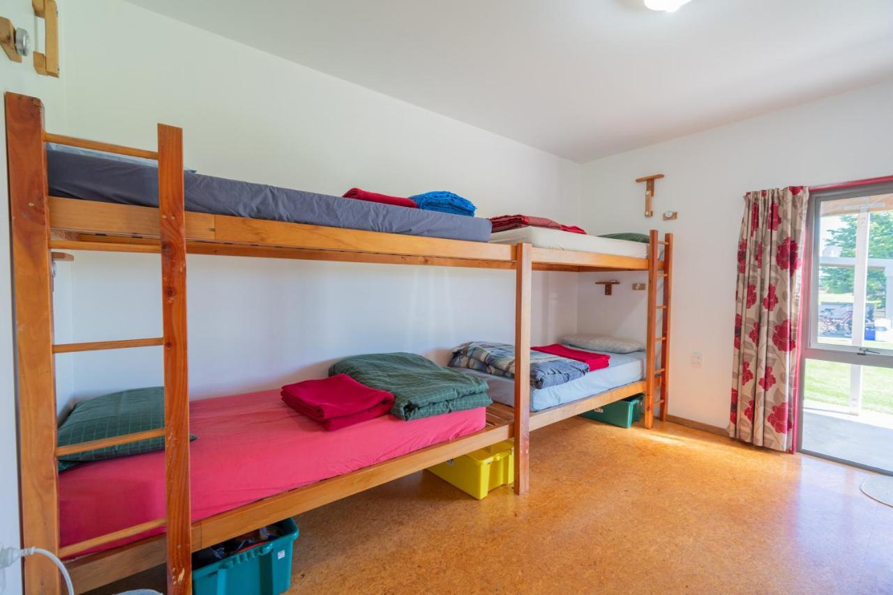 Bob & Maxines Backpackers Hostel Te Anau Ngoại thất bức ảnh