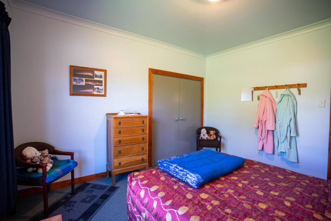 Bob & Maxines Backpackers Hostel Te Anau Ngoại thất bức ảnh